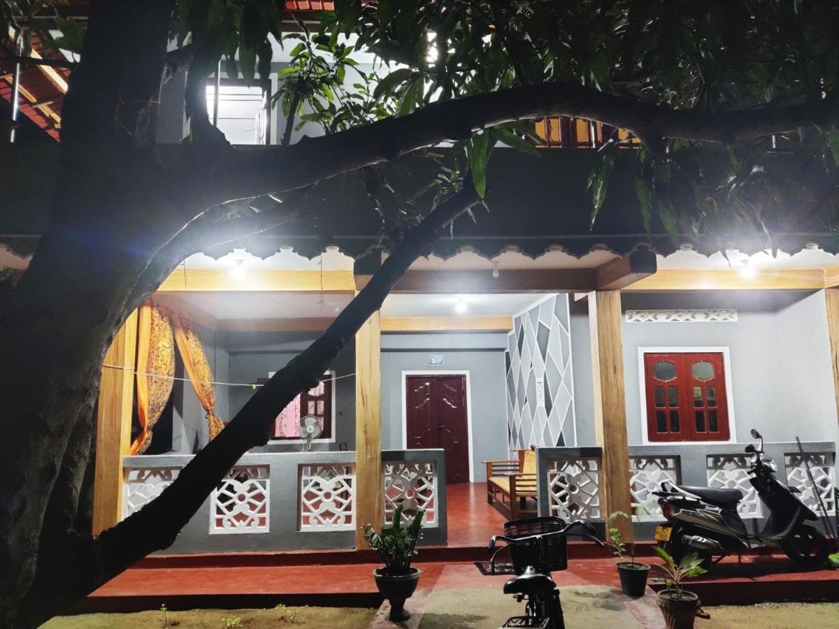 Enoch Guest House Маннар Экстерьер фото