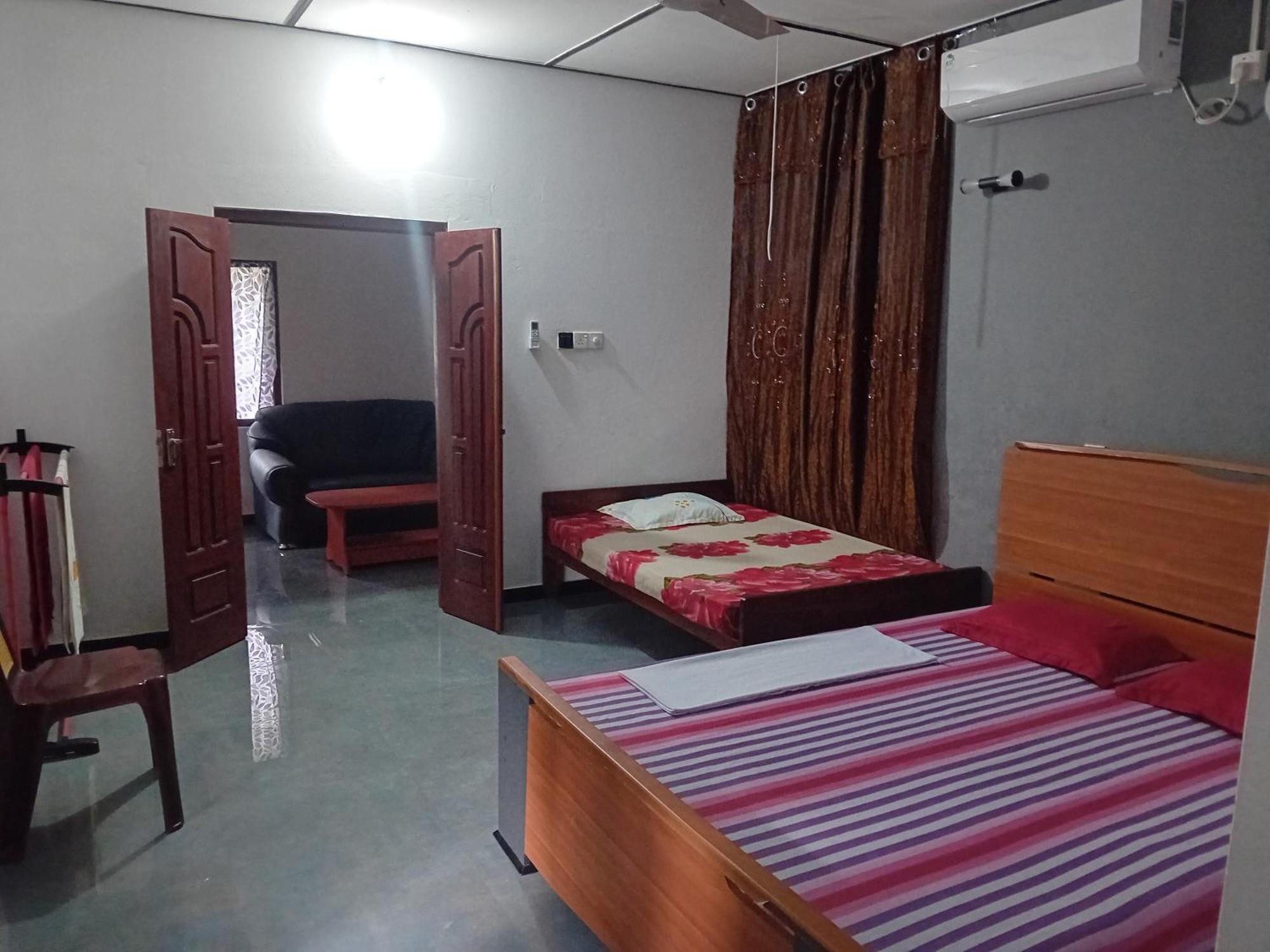 Enoch Guest House Маннар Экстерьер фото